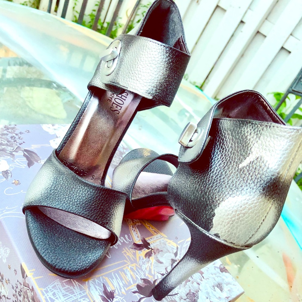 Customized Spray Paint Black Buckle Heels